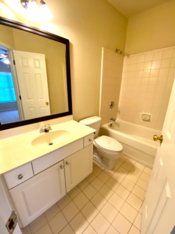 Building Photo - 835 River Trace Ct