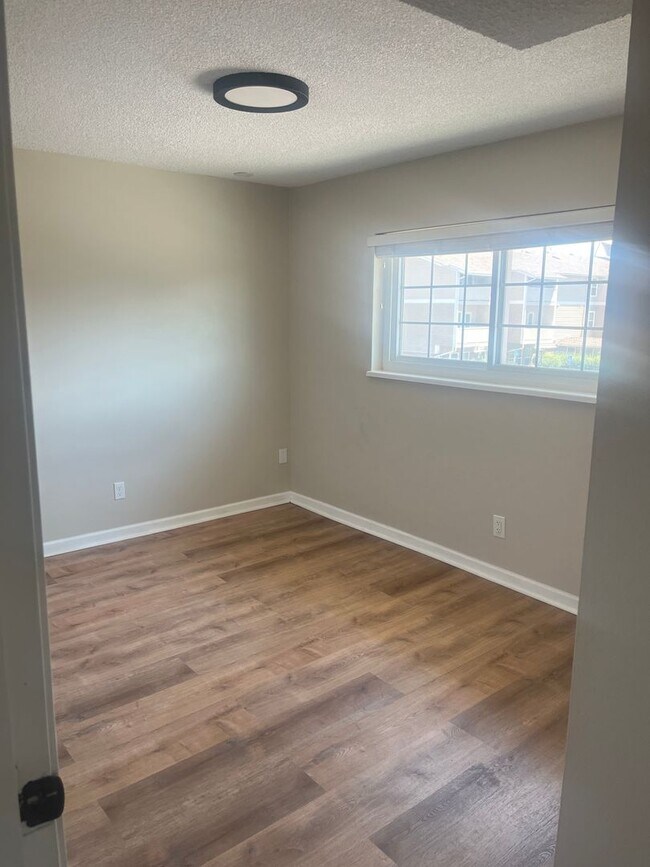 Building Photo - Move in ready 3bedroom 2bath