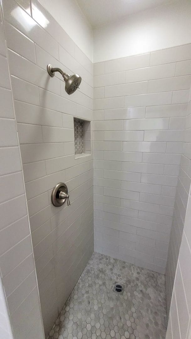 Building Photo - 3 Bed 2 Bath House Available Now!