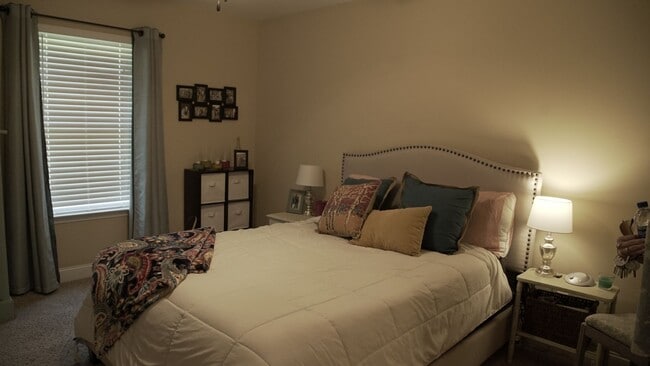 Building Photo - 2 Bedroom at The Reserve