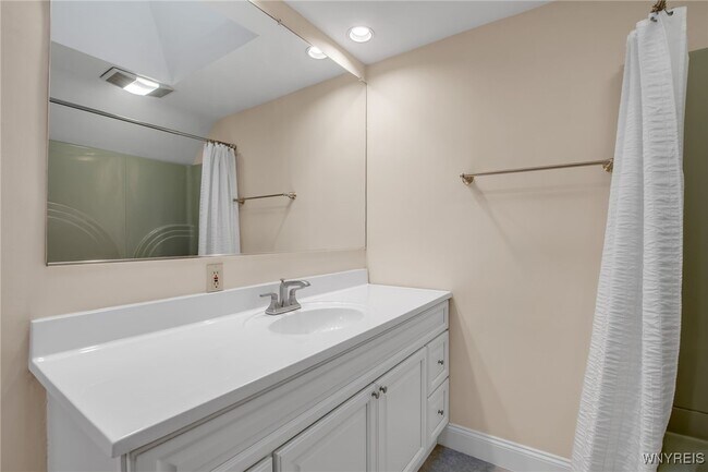 Building Photo - 21 Waverly Ave