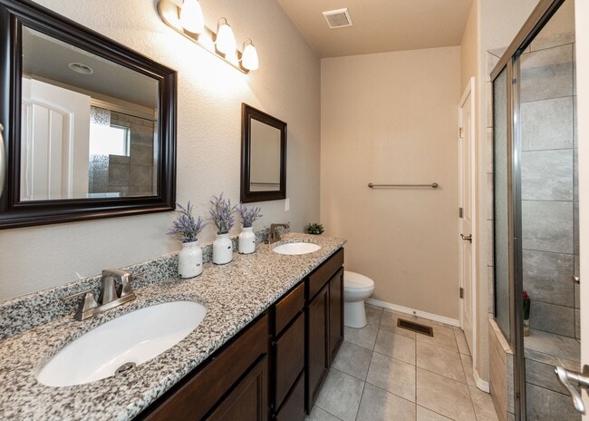 Building Photo - Newer Townhome Near Briargate