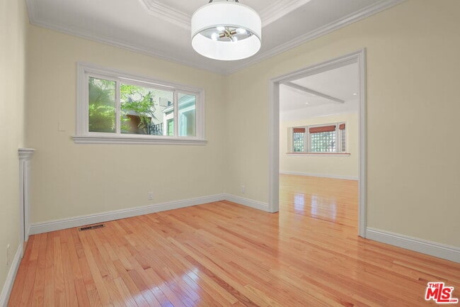 Building Photo - 555 S Westgate Ave