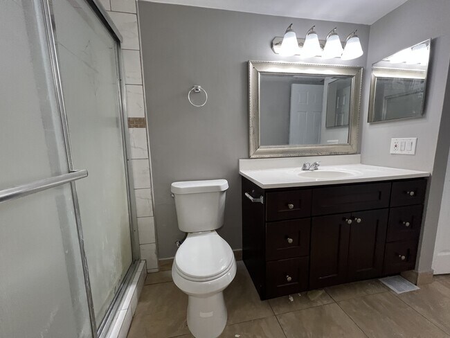 Building Photo - 4158 Inverrary Dr