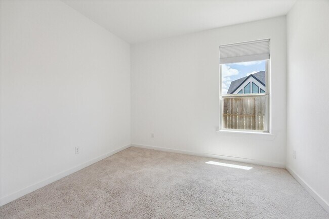 Building Photo - 29031 Hauter Wy