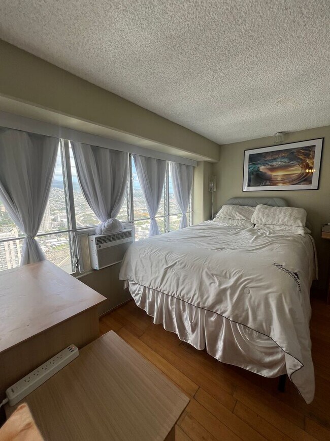 Building Photo - Furnished Studio at Regency Tower * Parking * AC