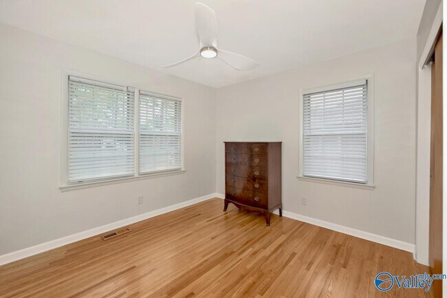 Building Photo - 1610 Chapman Ave NE