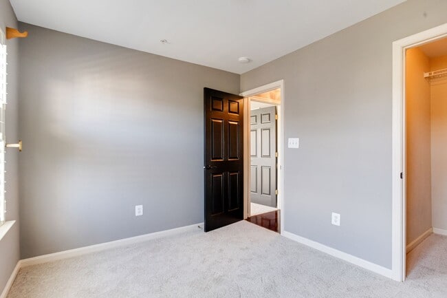 Building Photo - 1730 Bluffs Island Ct