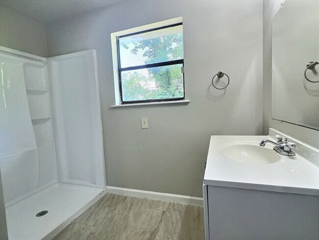 Building Photo - 111 E Doris Dr