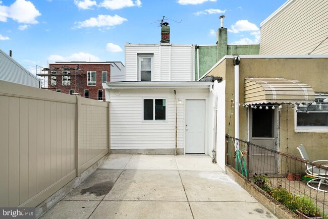 Building Photo - 2827 Livingston St
