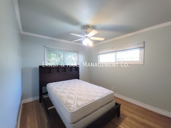 Building Photo - 869 E Kallin Way