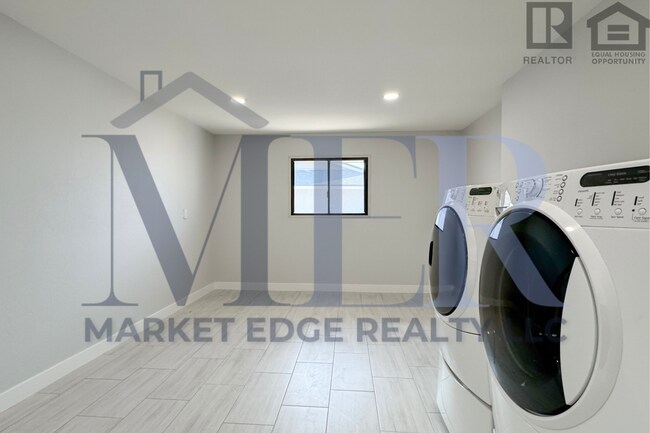 Building Photo - 3Bed/3Bath Home in 55+ Age Restricted Community in Sun City! Move-In Ready on 06/04/2026! -- FULL...