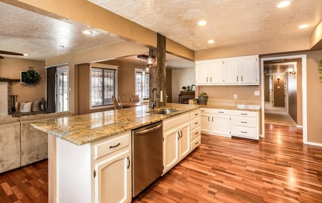 Building Photo - 717 Sagewood Ct SE