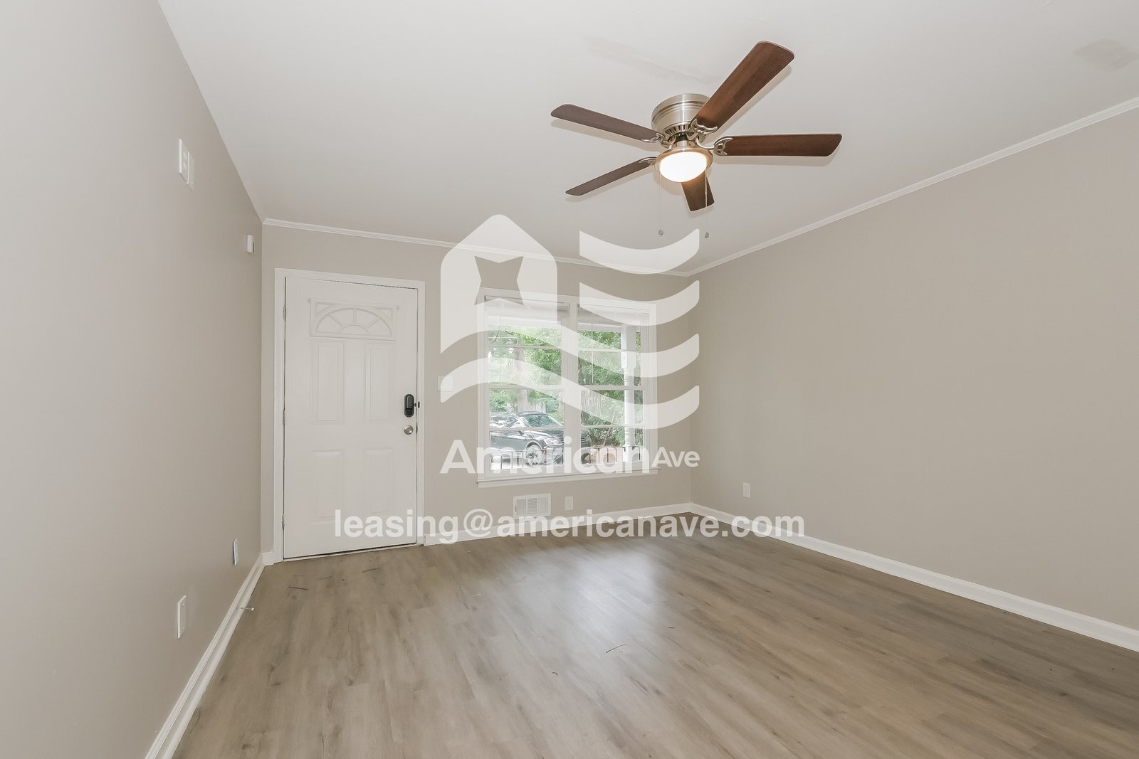 Building Photo - 3215 Commodore Dr