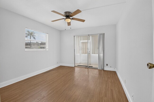 Building Photo - 449 Monaco J