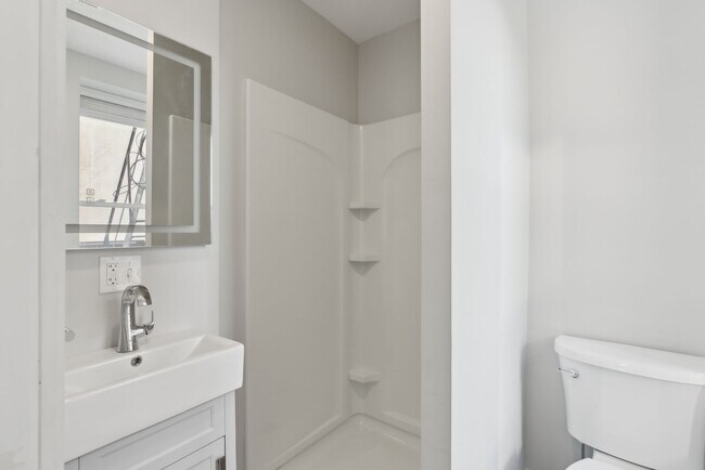 Building Photo - "610" on Congress St: New Studio Apt. 1BA $1400.00 Heat & H20 included