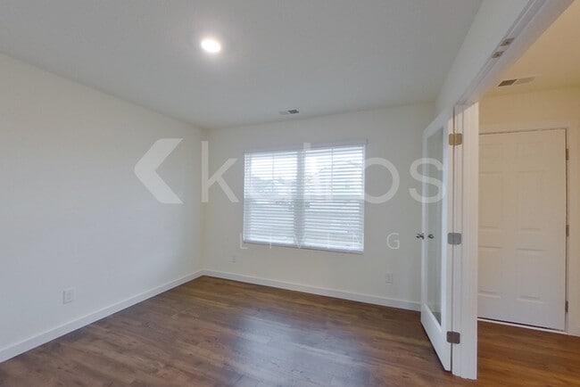 Building Photo - 3912 NE Billie Ln