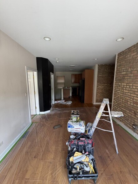 Building Photo - 4605 N Kimball Ave