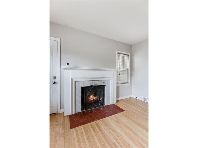 Building Photo - 1588 W Highland Pkwy