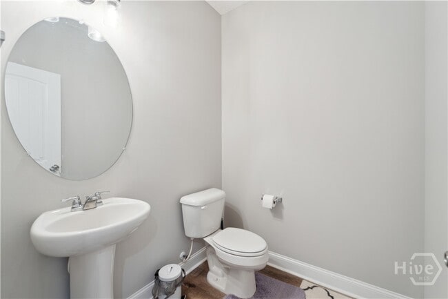 Building Photo - 601 Meloney Dr