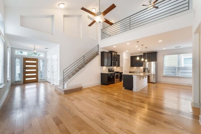 Building Photo - 1408 Casa Dr