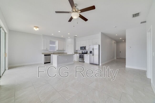 Building Photo - 128 Willow Dr