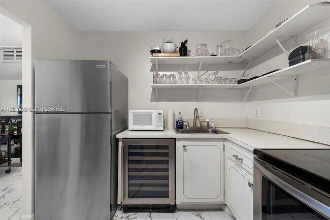 Building Photo - 4043 NW 16th St