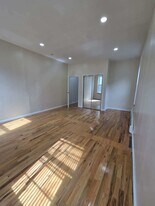 Building Photo - 136 Pulaski St