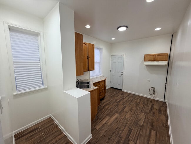 Building Photo - 7553 S Evans Ave