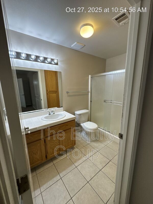 Building Photo - 2752 W Oriole Ave