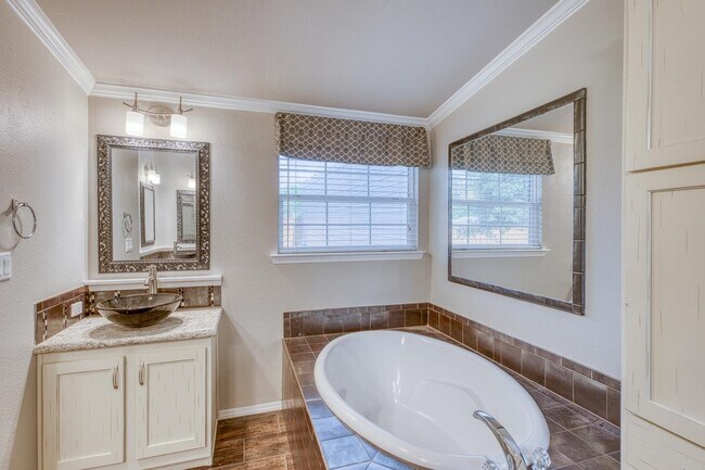 Building Photo - 826 Sandy Mountain Dr