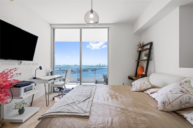 Building Photo - 900 Biscayne Blvd