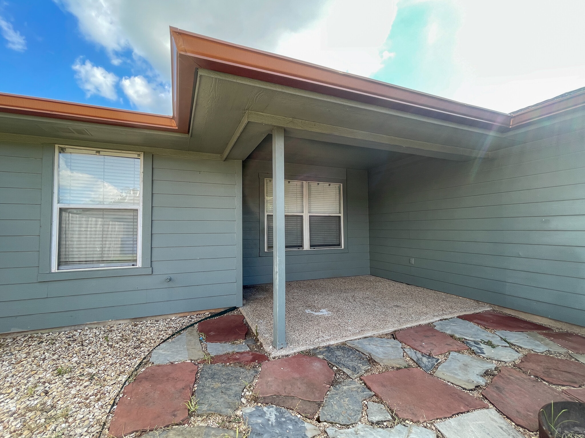 Building Photo - 10145 Valencia Dr