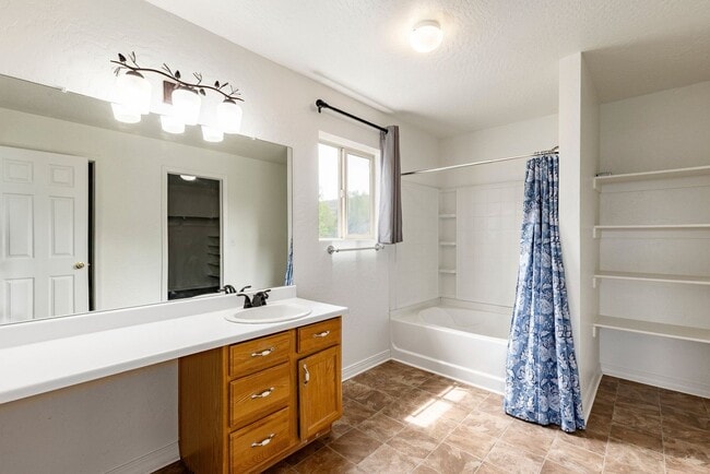 Building Photo - 4 Bed, 2.5 Bath Home in Trailside’s Sun Meadow Neighborhood