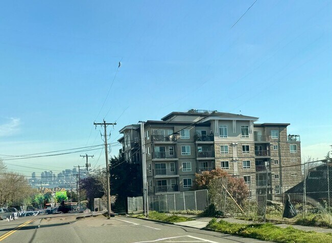 Building Photo - Sausalito Condominiums - West Seattle