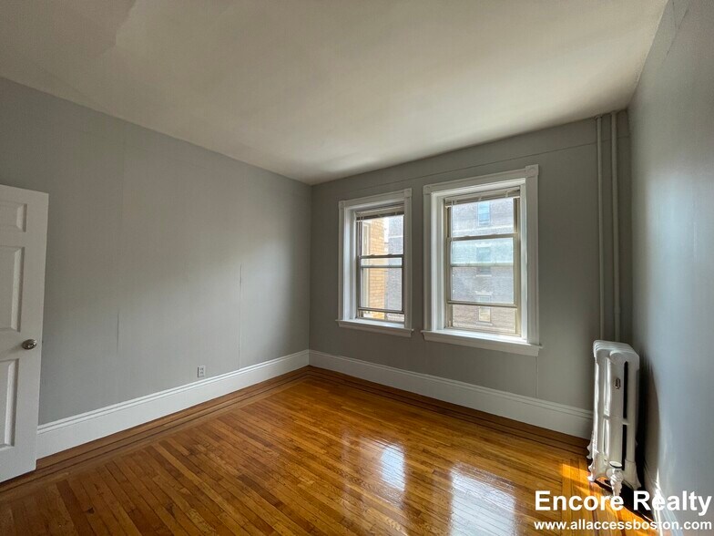 Building Photo - 11 Park St