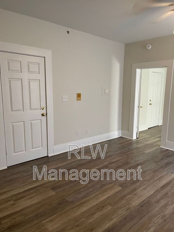 Building Photo - 11 N Central Ave