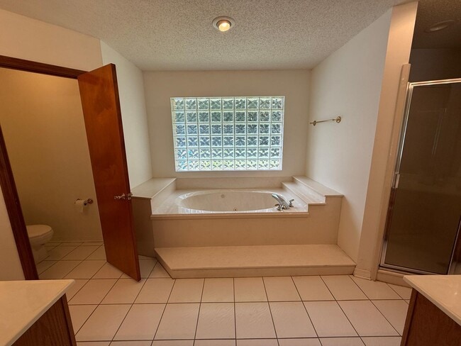 Building Photo - 4444 Southminster Cir