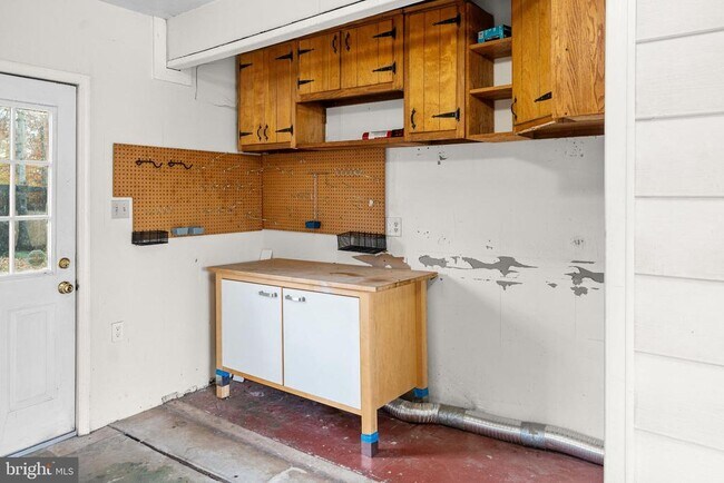 Building Photo - 6910 Ontario St