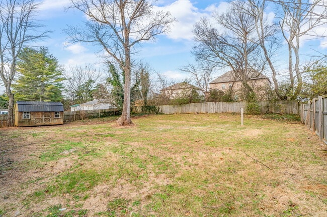 Building Photo - 117 Gayle Ave