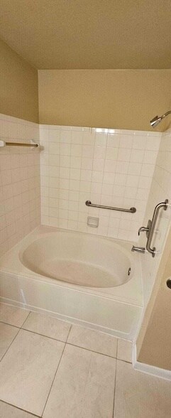 Building Photo - 4767 Via Palm Lakes