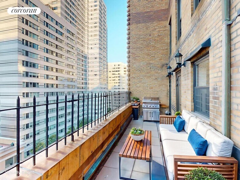 Building Photo - 210 E 68th St