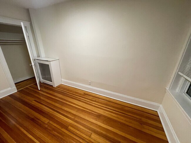 Building Photo - Huge 4-BED 2-BATH Union Square ALLSTON