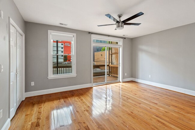 Building Photo - Available Now! 5 Minute Walk From Nats Park- 20 minute walk from Capitol Hill- 3 Bedroom 2.5 Bath...