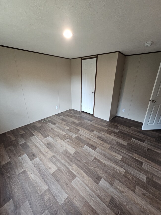 Building Photo - 167 Valleyview Dr