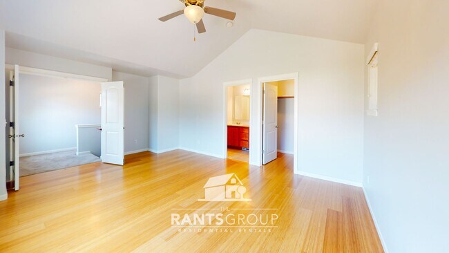 Building Photo - Beautiful 3 bed/2.5 bath Lacey Home with JBLM Access!