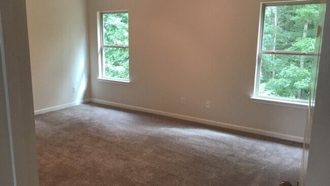 Building Photo - NEWISH 4 Bedroom Single Family Home in Ellenwood!