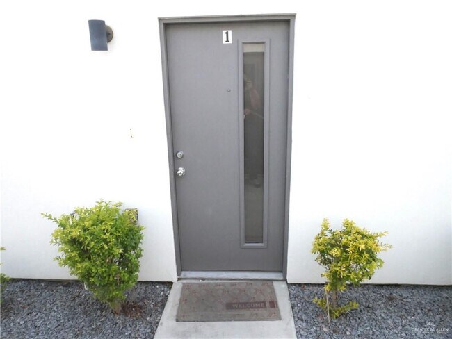 Building Photo - 23 Iris Ave