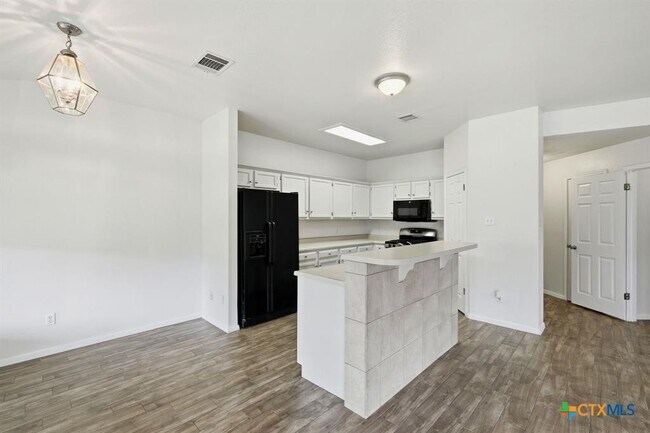 Building Photo - 1005 Rolling Ridge Dr