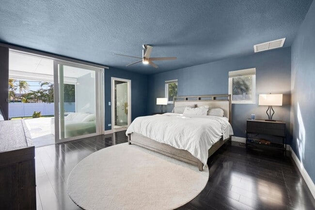 Building Photo - 930 NW 4th Ct